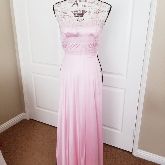 Pink Negligee Gown & Robe Set - Picture 3 of 8